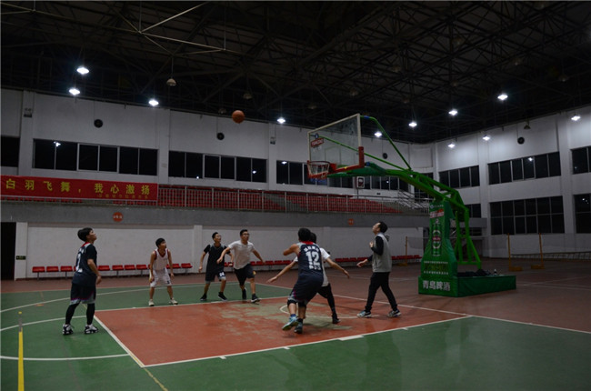 紀念“五四”運動100周年——城投集團、昌南新區(qū)開展籃球友誼賽