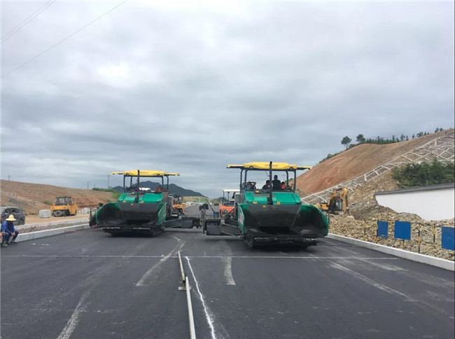 景德鎮(zhèn)這條道路進(jìn)入瀝青攤鋪階段，機場直達(dá)景北高鐵站的“最后一公里”即將通車
