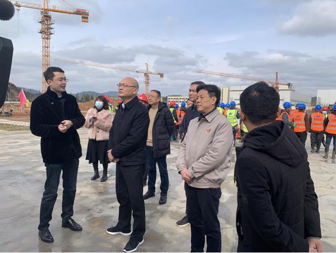 吳雋實(shí)地調(diào)研城投集團(tuán)重大項(xiàng)目建設(shè)情況并慰問(wèn)一線(xiàn)施工人員