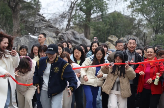 市城投集團(tuán)開(kāi)展“團(tuán)結(jié)一心 拼搏進(jìn)取 奮戰(zhàn)2025”迎新年登山、健步走活動(dòng)